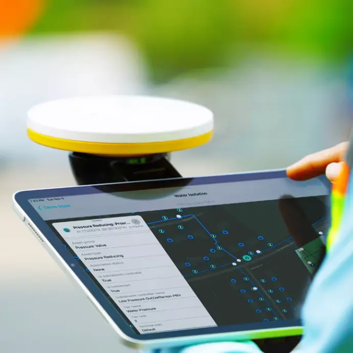 Controladora Trimble mostrando datos de medición GNSS RTK DA2 en tiempo real