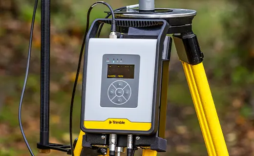 radio Trimble en trípode