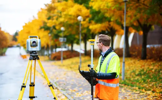 Escáner láser terrestre Trimble SX12 en levantamiento de entorno urbano