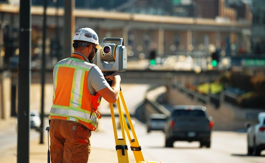 Trimble SX12 estación total con escáner 3D en obra de topografía
