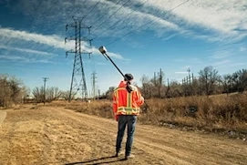 topógrafo con GPS y controlador T70