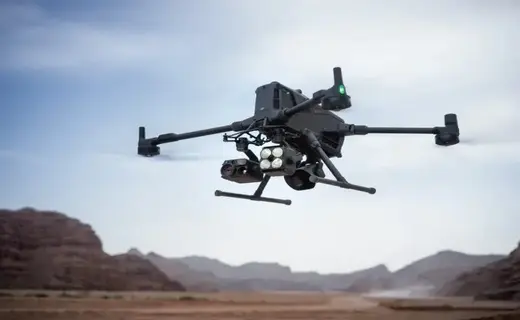 DJI Matrice 400 en vuelo con cámara H30t